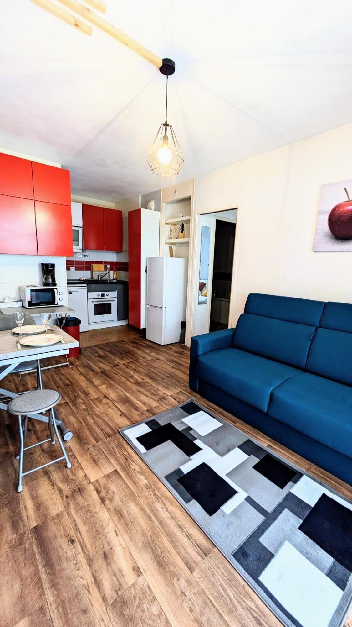 Le Petit Nid, T2 Rez De Jardin Avec Parking - Et Commerces A 15 A Pied *