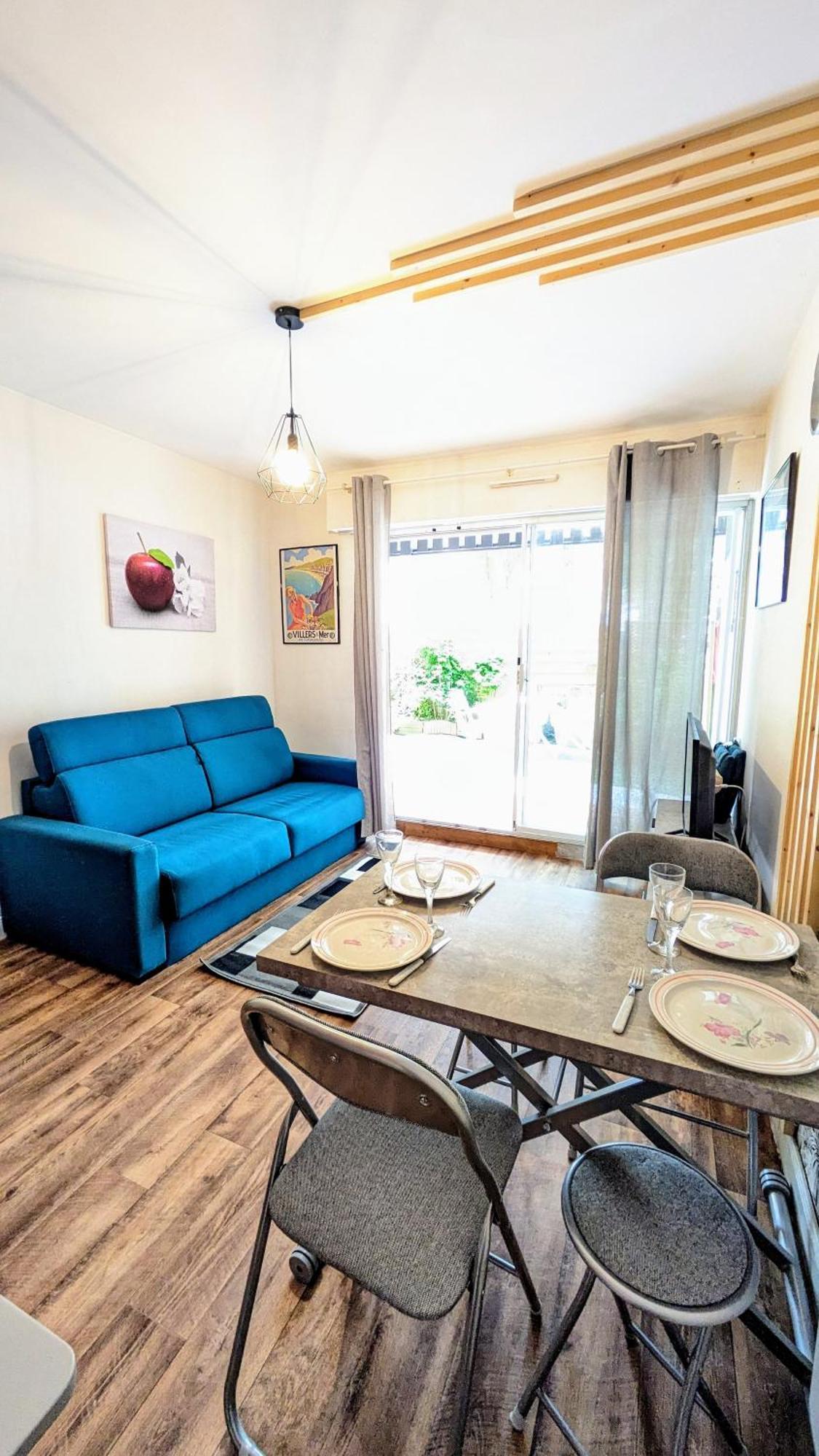Le Petit Nid, T2 Rez De Jardin Avec Parking - Et Commerces A 15 A Pied * Villers-sur-Mer
