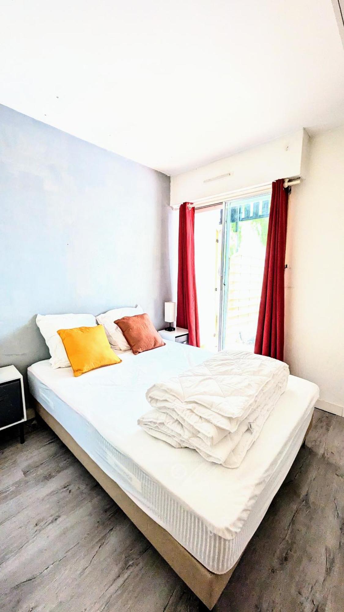 Le Petit Nid, T2 Rez De Jardin Avec Parking - Et Commerces A 15 A Pied * Villers-sur-Mer