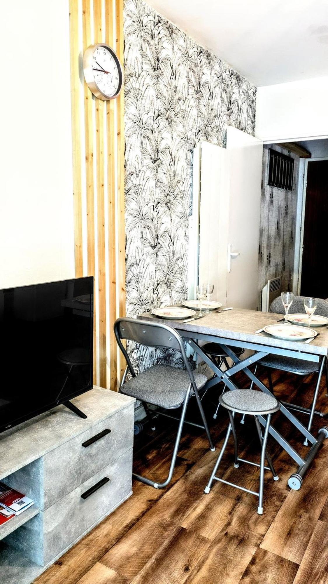 Le Petit Nid, T2 Rez De Jardin Avec Parking - Et Commerces A 15 A Pied Apartment *